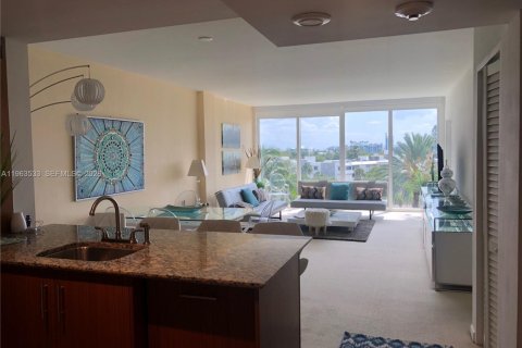 Copropriété à vendre à Bal Harbour, Floride: 1 chambre, 83.24 m2 № 2025339 - photo 4