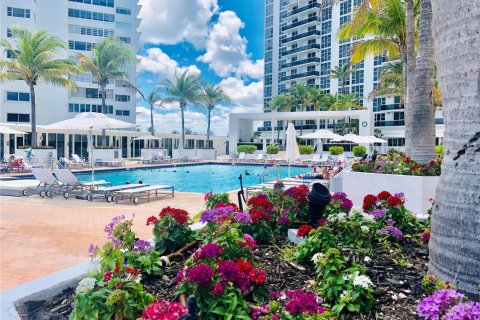 Copropriété à vendre à Bal Harbour, Floride: 1 chambre, 83.24 m2 № 2025339 - photo 2