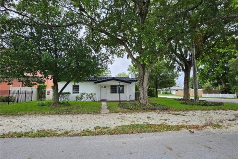 Villa ou maison à Pompano Beach, Floride 4 chambres, 96.25 m2 № 2385061