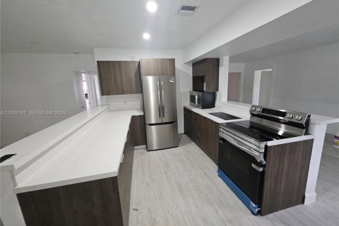 Villa ou maison à vendre à Pompano Beach, Floride: 4 chambres, 96.25 m2 № 2385061 - photo 6