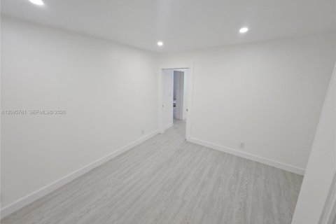 Villa ou maison à vendre à Pompano Beach, Floride: 4 chambres, 96.25 m2 № 2385061 - photo 5