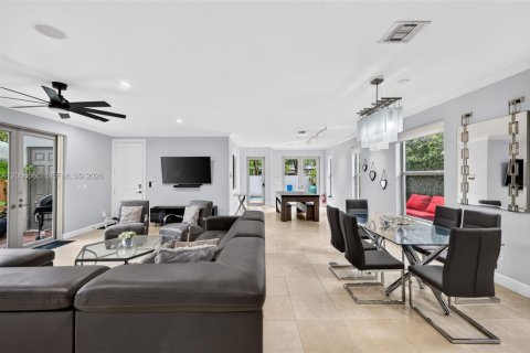 Adosado en venta en Fort Lauderdale, Florida, 3 dormitorios, 275.08 m2 № 2290323 - foto 7