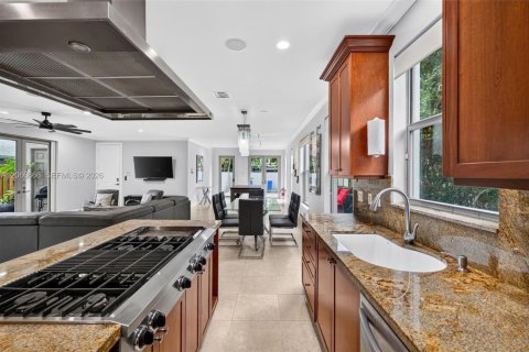 Adosado en venta en Fort Lauderdale, Florida, 3 dormitorios, 275.08 m2 № 2290323 - foto 10