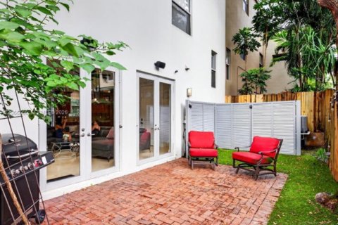 Adosado en venta en Fort Lauderdale, Florida, 3 dormitorios, 275.08 m2 № 2290323 - foto 15