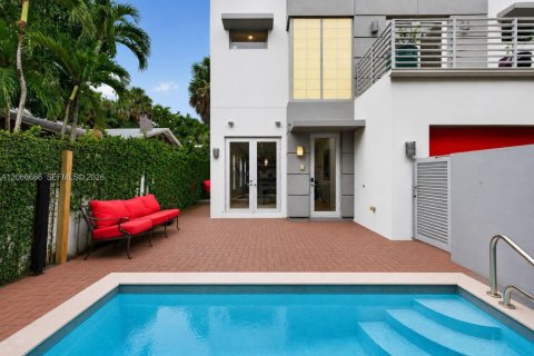 Adosado en venta en Fort Lauderdale, Florida, 3 dormitorios, 275.08 m2 № 2290323 - foto 2