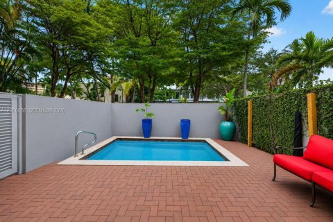 Adosado en venta en Fort Lauderdale, Florida, 3 dormitorios, 275.08 m2 № 2290323 - foto 3