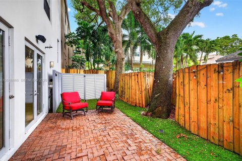 Adosado en venta en Fort Lauderdale, Florida, 3 dormitorios, 275.08 m2 № 2290323 - foto 14