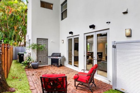 Adosado en venta en Fort Lauderdale, Florida, 3 dormitorios, 275.08 m2 № 2290323 - foto 13