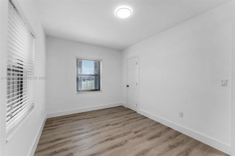 Casa en venta en Miami, Florida, 3 dormitorios, 90.58 m2 № 1999958 - foto 12