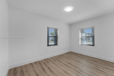 Casa en venta en Miami, Florida, 3 dormitorios, 90.58 m2 № 1999958 - foto 11