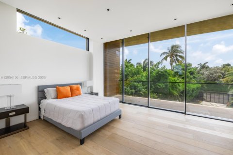 House in Miami Beach, Florida 7 bedrooms, 656.45 sq.m. № 2068547 - photo 23