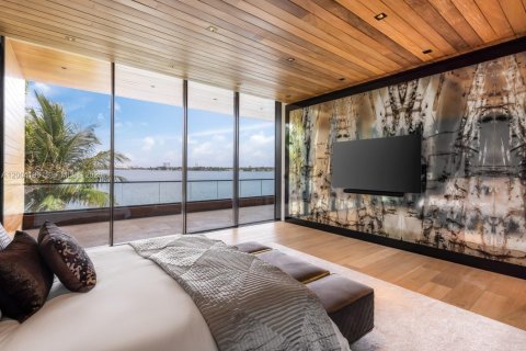 House in Miami Beach, Florida 7 bedrooms, 656.45 sq.m. № 2068547 - photo 17