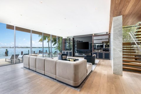 House in Miami Beach, Florida 7 bedrooms, 656.45 sq.m. № 2068547 - photo 10