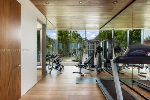 House in Miami Beach, Florida 7 bedrooms, 656.45 sq.m. № 2068547 - photo 28