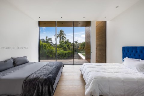 House in Miami Beach, Florida 7 bedrooms, 656.45 sq.m. № 2068547 - photo 24