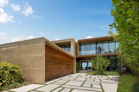 House in Miami Beach, Florida 7 bedrooms, 656.45 sq.m. № 2068547 - photo 3