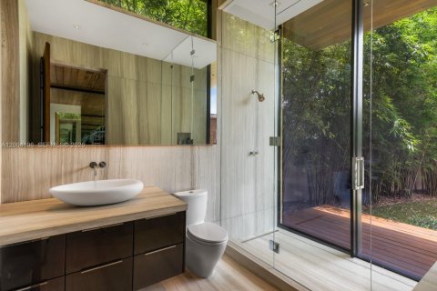 House in Miami Beach, Florida 7 bedrooms, 656.45 sq.m. № 2068547 - photo 30