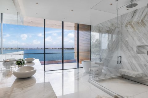 House in Miami Beach, Florida 7 bedrooms, 656.45 sq.m. № 2068547 - photo 14