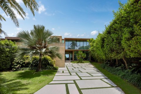 House in Miami Beach, Florida 7 bedrooms, 656.45 sq.m. № 2068547 - photo 2