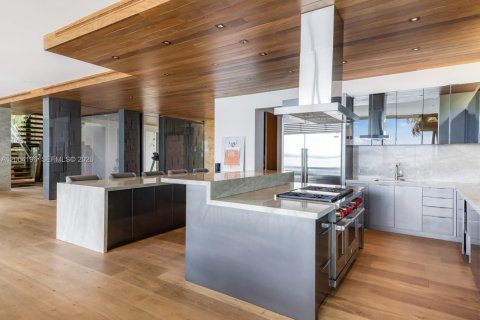 House in Miami Beach, Florida 7 bedrooms, 656.45 sq.m. № 2068547 - photo 7