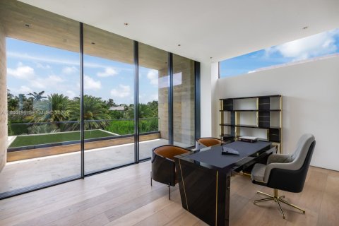 House in Miami Beach, Florida 7 bedrooms, 656.45 sq.m. № 2068547 - photo 26