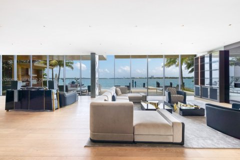 House in Miami Beach, Florida 7 bedrooms, 656.45 sq.m. № 2068547 - photo 11