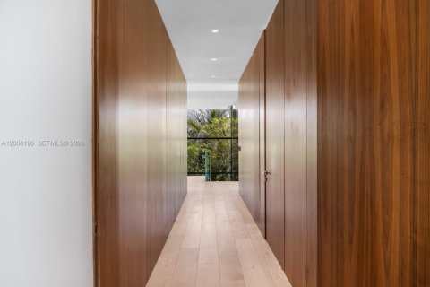 House in Miami Beach, Florida 7 bedrooms, 656.45 sq.m. № 2068547 - photo 22