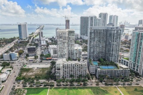 Condo in Miami, Florida, 2 bedrooms № 2074898 - photo 26