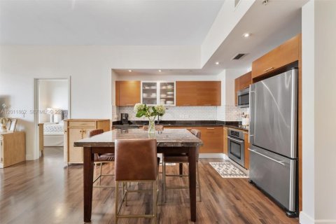 Condo in Miami, Florida, 2 bedrooms № 2074898 - photo 4