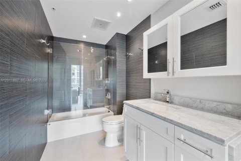Condo in Miami, Florida, 2 bedrooms № 2074898 - photo 14
