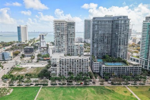 Condo in Miami, Florida, 2 bedrooms № 2074898 - photo 27