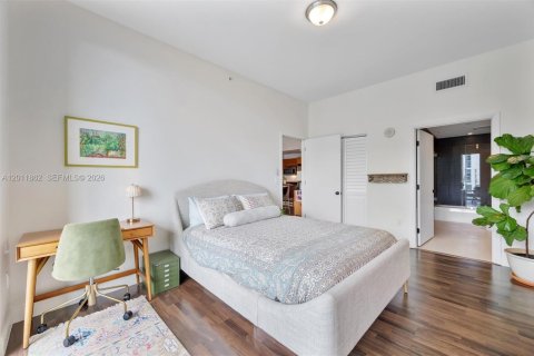 Condo in Miami, Florida, 2 bedrooms № 2074898 - photo 13