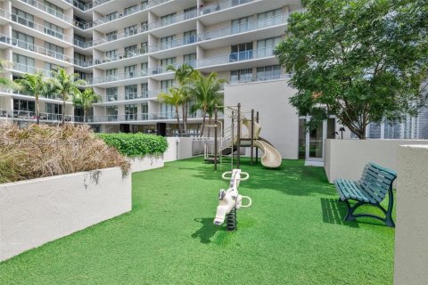 Condo in Miami, Florida, 2 bedrooms № 2074898 - photo 25