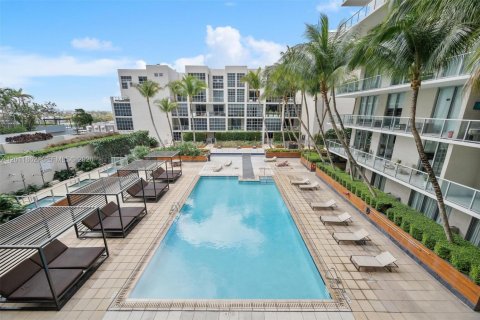 Condo in Miami, Florida, 2 bedrooms № 2074898 - photo 17