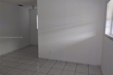 Appartement à louer à Hollywood, Floride: 1 chambre, 547.57 m2 № 1920054 - photo 3