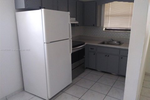 Appartement à louer à Hollywood, Floride: 1 chambre, 547.57 m2 № 1920054 - photo 2