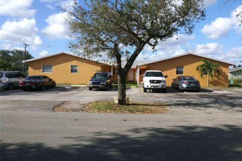 Appartement à louer à Hollywood, Floride: 1 chambre, 547.57 m2 № 1920054 - photo 1