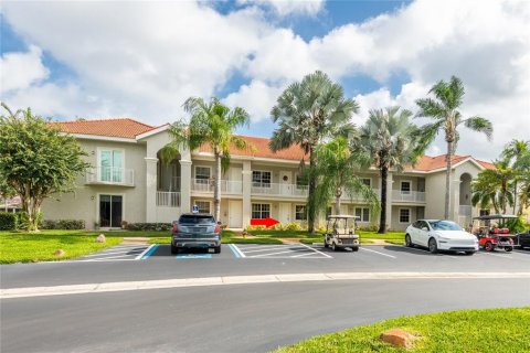 Copropriété à vendre à Land O' Lakes, Floride: 2 chambres, 104.79 m2 № 2413639 - photo 2
