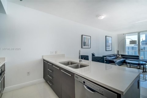 Condo in Miami, Florida, 1 bedroom  № 1994760 - photo 7