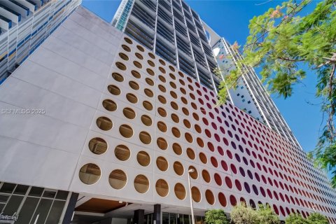 Condo in Miami, Florida, 1 bedroom  № 1994760 - photo 2