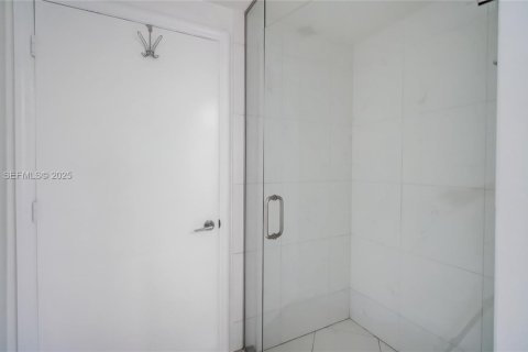 Condo in Miami, Florida, 1 bedroom  № 1994760 - photo 16