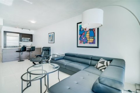 Condo in Miami, Florida, 1 bedroom  № 1994760 - photo 4