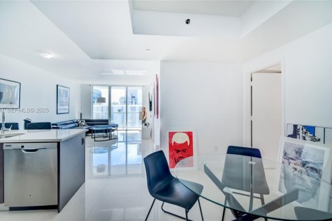 Condo in Miami, Florida, 1 bedroom  № 1994760 - photo 6