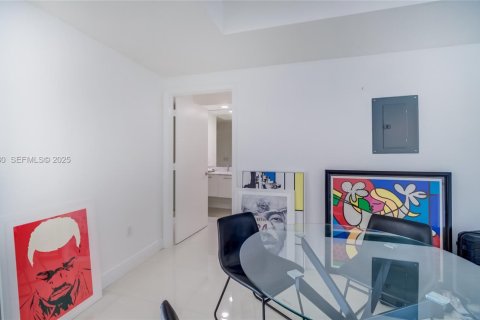 Condo in Miami, Florida, 1 bedroom  № 1994760 - photo 10