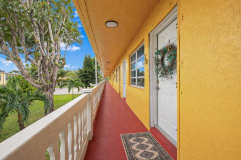 Condominio en Miami Gardens, Florida, 1 dormitorio  № 2252560