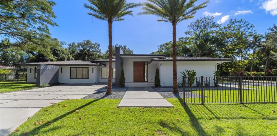 Casa en Pinecrest, Florida 5 dormitorios № 1448688