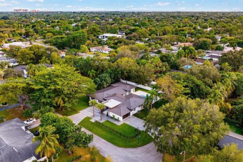 Casa en venta en Pinecrest, Florida, 5 dormitorios № 1448688 - foto 9