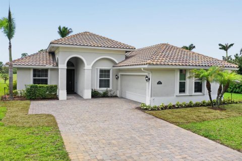 House in St. Lucie, Florida 3 bedrooms, 223.52 sq.m. № 2083969