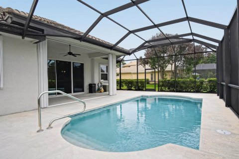 House in St. Lucie, Florida 3 bedrooms, 223.52 sq.m. № 2083969 - photo 2