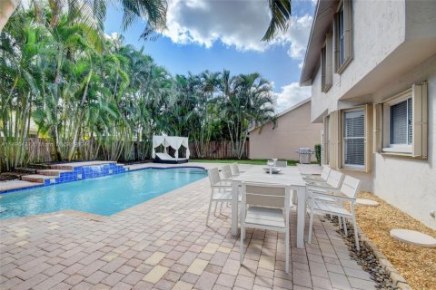 House in Wellington, Florida 5 bedrooms, 180.79 sq.m. № 1050161 - photo 1